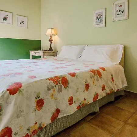 فندق مبيت وإفطار Antico Casale Mattei - Adult Only Corneliano d'Alba