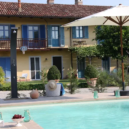 فندق مبيت وإفطار Antico Casale Mattei - Adult Only Corneliano d'Alba