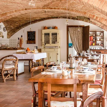 فندق مبيت وإفطار Antico Casale Mattei - Adult Only 3*