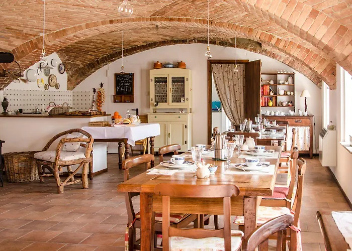 ベッド・アンド・ブレックファスト Antico Casale Mattei - Adult Only 3*