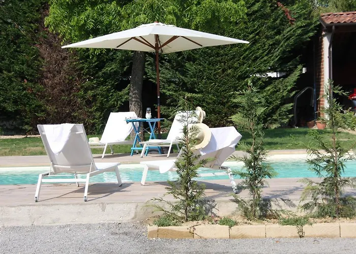 ベッド・アンド・ブレックファスト Antico Casale Mattei - Adult Only Corneliano d'Alba